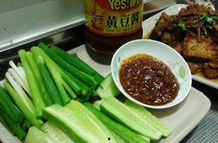 明星生吃大葱蘸酱,舌尖上的勇气与美味