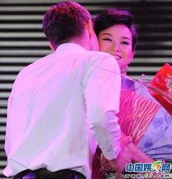 哪些女明星被揉胸强吻,哪些女明星遭遇揉胸强吻事件引热议